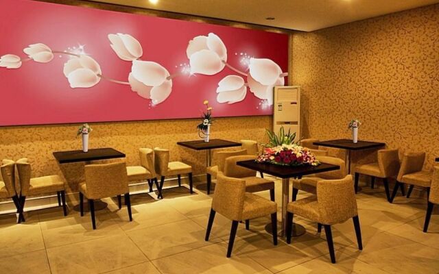 Jiaxing Donghong Noble Business Hotel