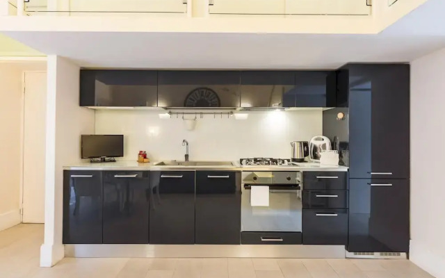 Cool Flat at Via dei Mille by Napoliapartments