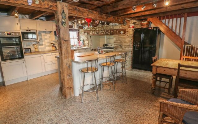 Gwryd Bach Farmhouse