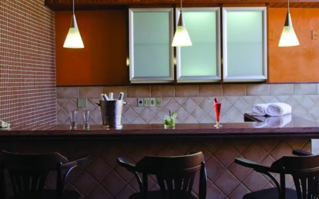 卡舒埃鲁广场酒店(Cachoeiro Plaza Hotel)