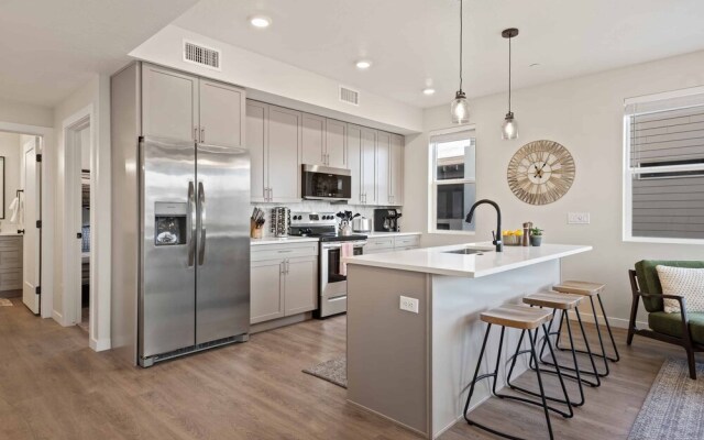 Palm Cove 2 Bedroom Condo