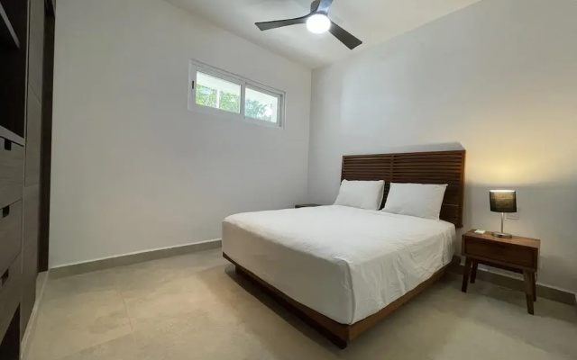 Magnificent Stylish Apartment Charming Private Terrace Wonderful Community Pool Amenities