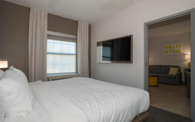 Comfort Inn & Suites River City Decatur