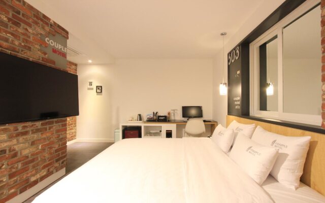 Couple Hotel