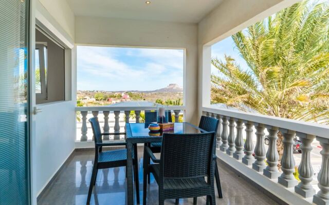 Stylish &amp; Bright Vacation Home - Unique Mountain View ?