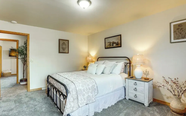 Convenient Townhome 1 Mi to Dtwn Clearfield