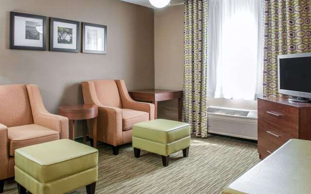 Comfort Suites North