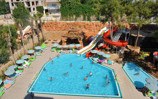 Green Life Hotel