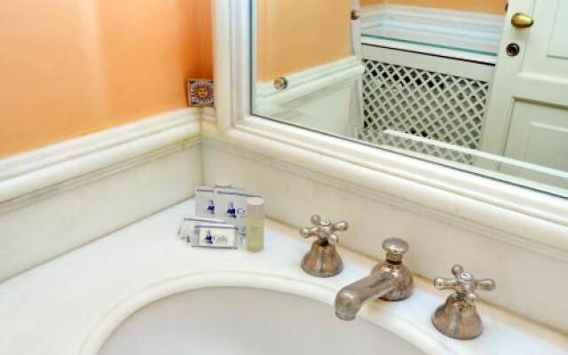 Pantheon charming apartment