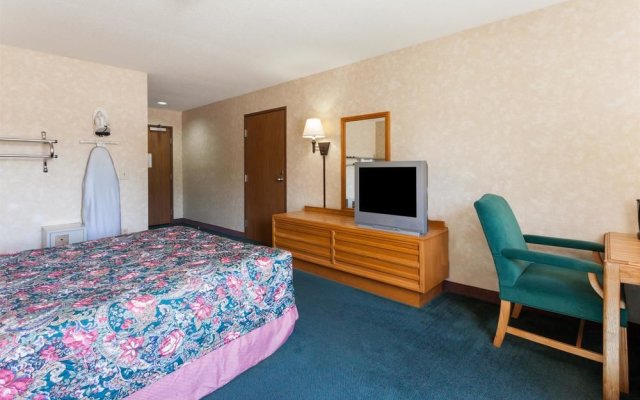 Days Inn and Suites Dundee