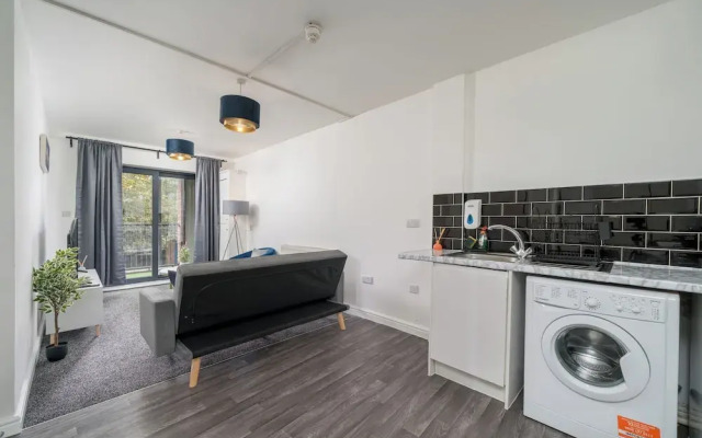 3bed/near Canning Town Stn/balcony/central Location