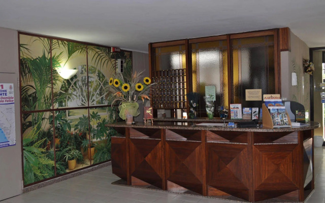 Cumeja Beach Club & Hotel