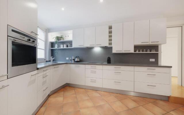 Franciscus Apartment