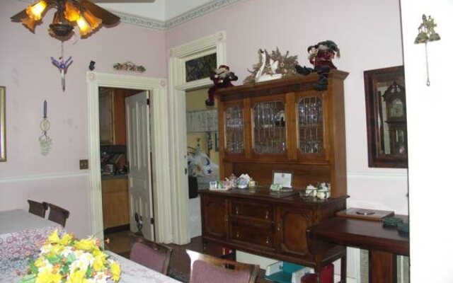 Robins Nest Bed & Breakfast