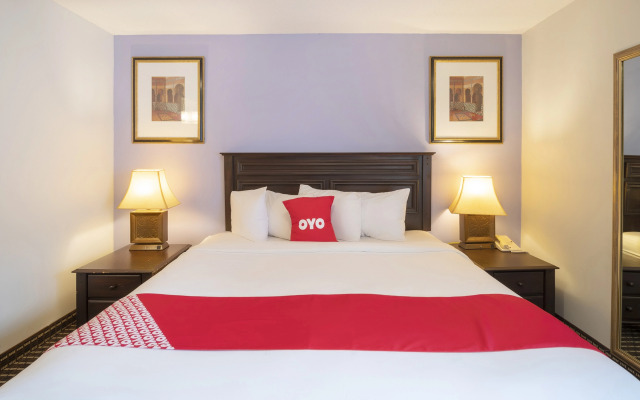 OYO Townhouse Houston Airport North