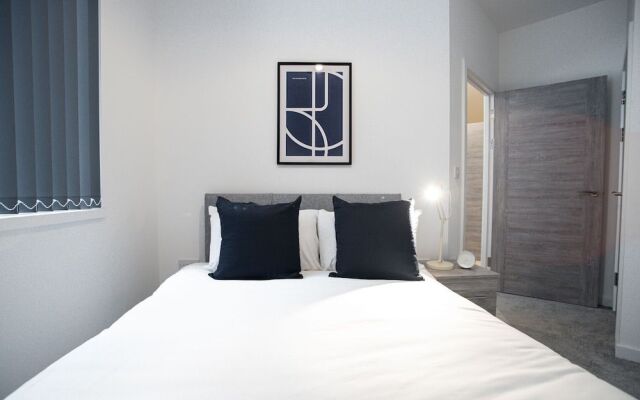 Luxe Apts PBoro Parking-Gym-Cinema