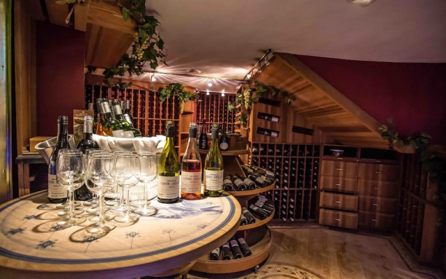 Hotel & Restaurant Infinity