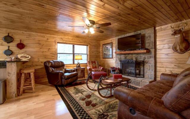 Rocky Top Lodge, 6 Bedrooms, Pool Access, Hot Tub, Mountain View, Sleeps 14