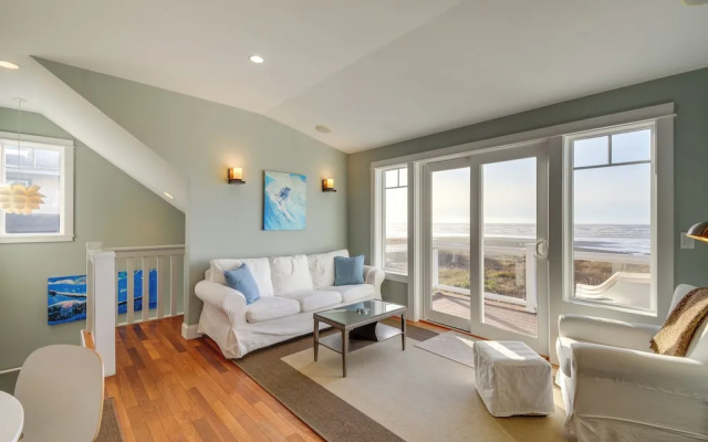 Oceanfront Moclips Retreat w/ Beach Access & View!