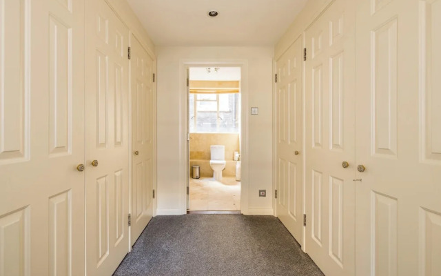 Mayfair 9-bed Townhouse - Sleeps 16, Patio & Ac