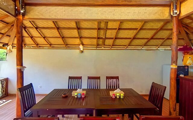 Made Taro - Menjangan Homestay