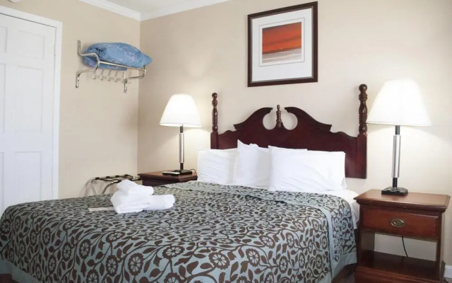 Boardwalk Hotel Charlee & Beach House Rentals