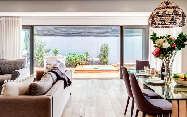 Tranquil Escape in Sea Point Aureto