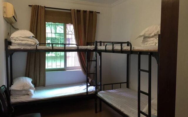 Qing Lv Zhi Jia Hostel