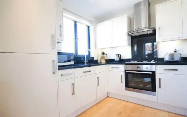 Crompton House Apartments