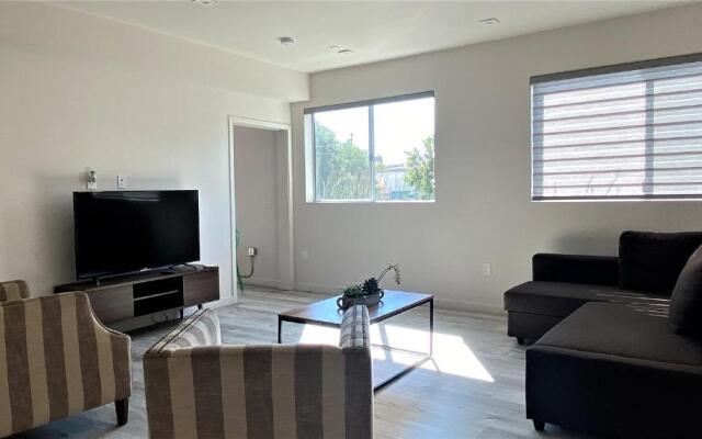Beautiful and Sunny 3bd 2ba Hollywood Apartment