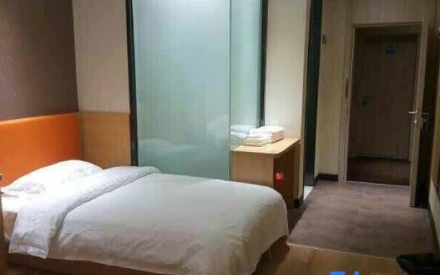 Moon Hotel (Beijing Xinnan Road Miyun Station)