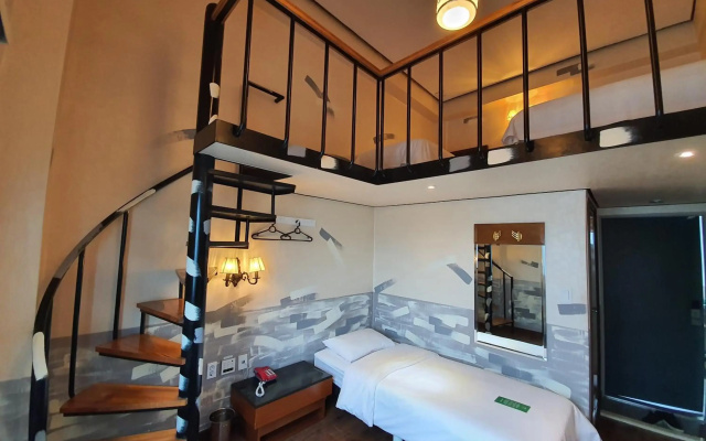 Friendly DH Naissance Hotel by Mindrum Group
