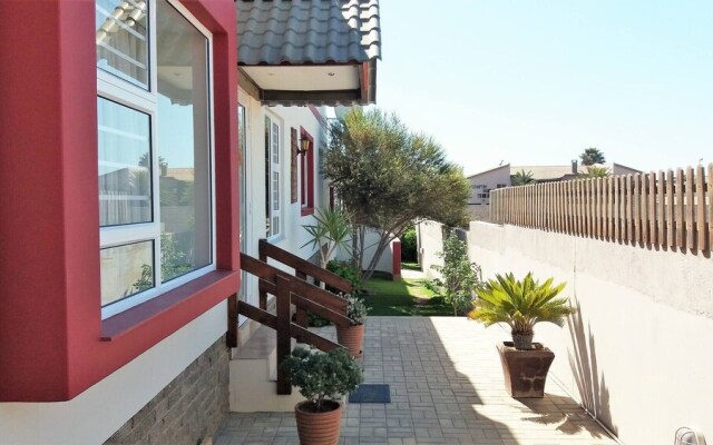 Room for 6 - Amarachi Guesthouse in Swakopmund Namibia Near Beach and Malls!