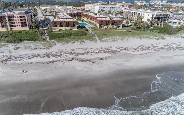 Cocoa Beach Club by Happy Palm Stays