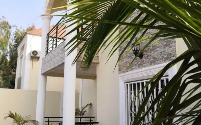 4bed Villa Sleeps 8 - Wifi, Parking, Garden