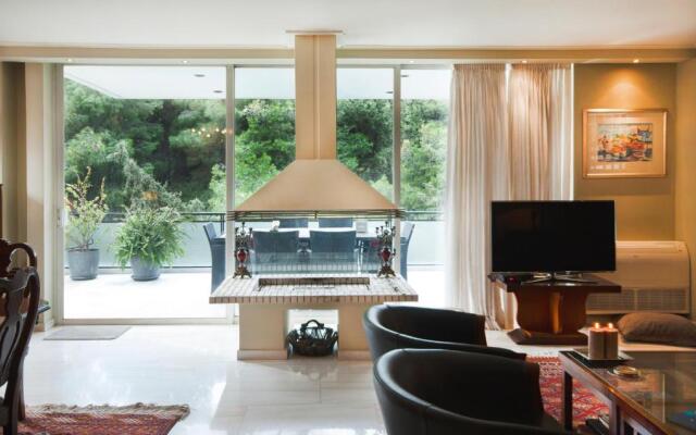 Lycabettus Hill Penthouse, Private Roof Garden & Pool
