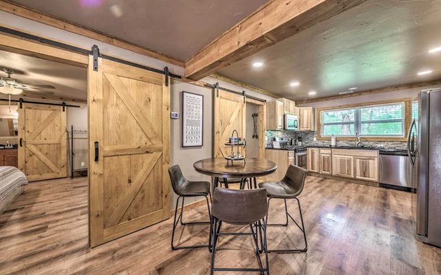 Ruidoso Cabin w/ Patio - Walk to Midtown!