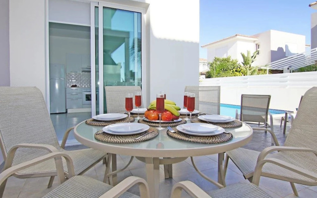 Paloma Paralimni in Paralimni