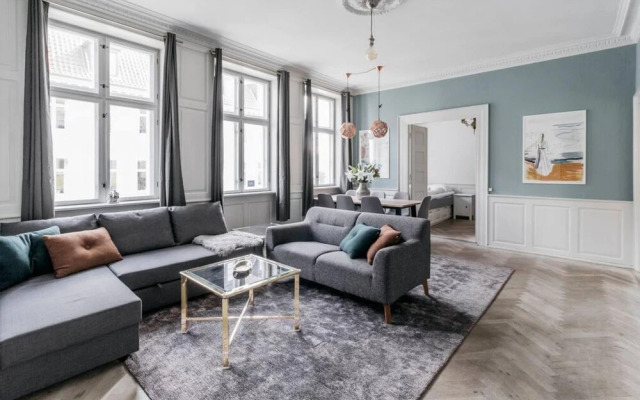 172sqm Next to DK Parliament