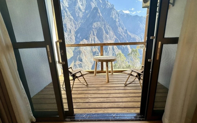 Tiger Leaping Half Way Guest House