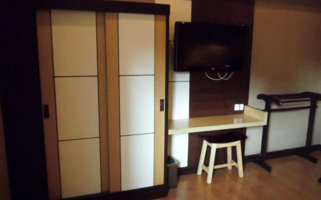 Baan Chalelarn Hotel