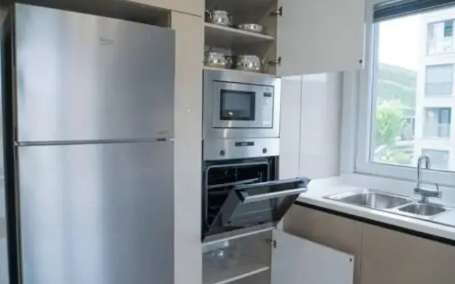 3 B Luxury Apt Near Arena Park AVM