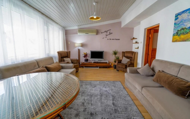 Serene and Central Flat With Balcony in Muratpasa