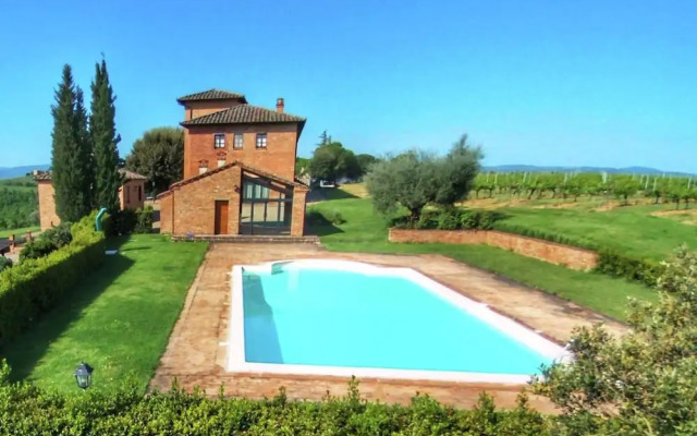 Cozy Farmhouse in Montepulciano with Pool