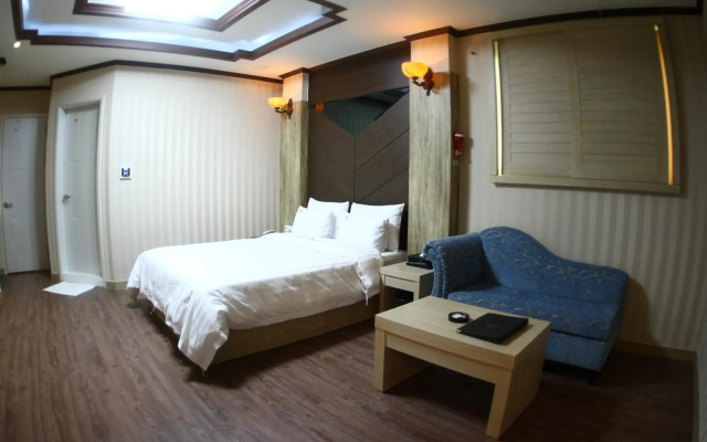 Metropol Tourist Hotel