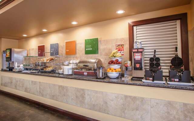 Comfort Suites Elgin