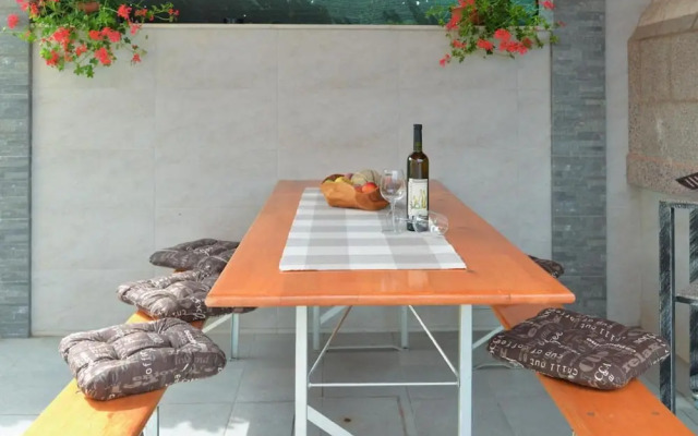 Cozy Apartment With Terrace and BBQ