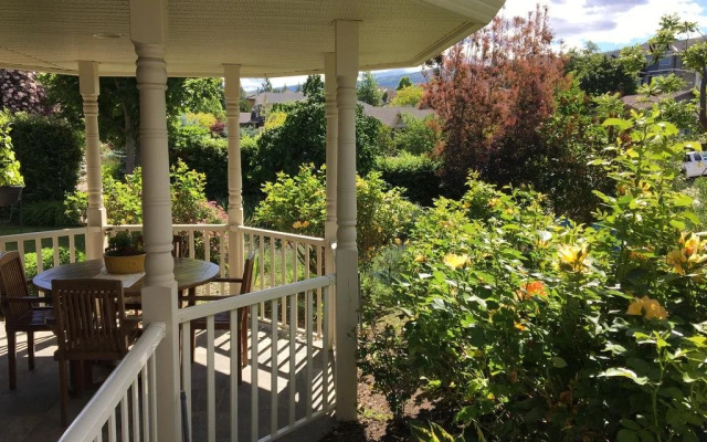 Yellow Rose Bed & Breakfast