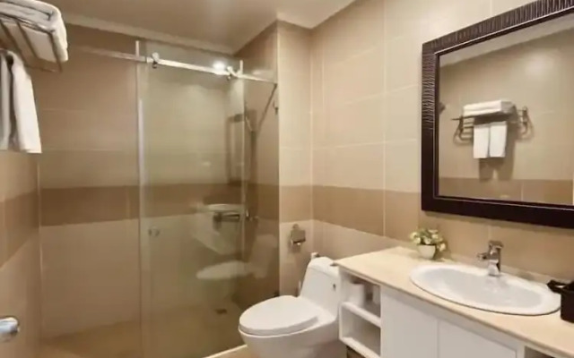 Luxe Paradise Suites Dich Vong Hau