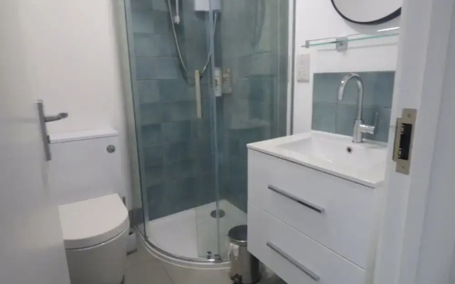 Gower - 2 Beds - Parking - EV Charger - Wifi
